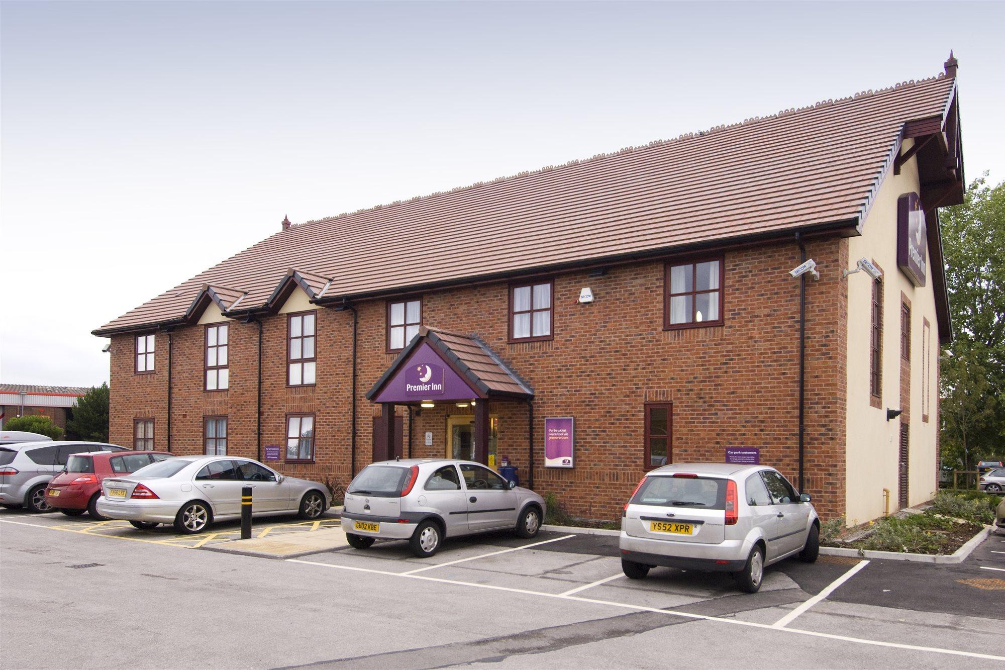 Premier Inn Crewe Central Exterior foto