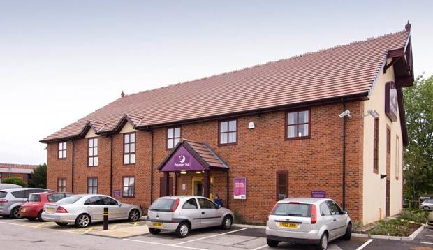 Premier Inn Crewe Central Exterior foto